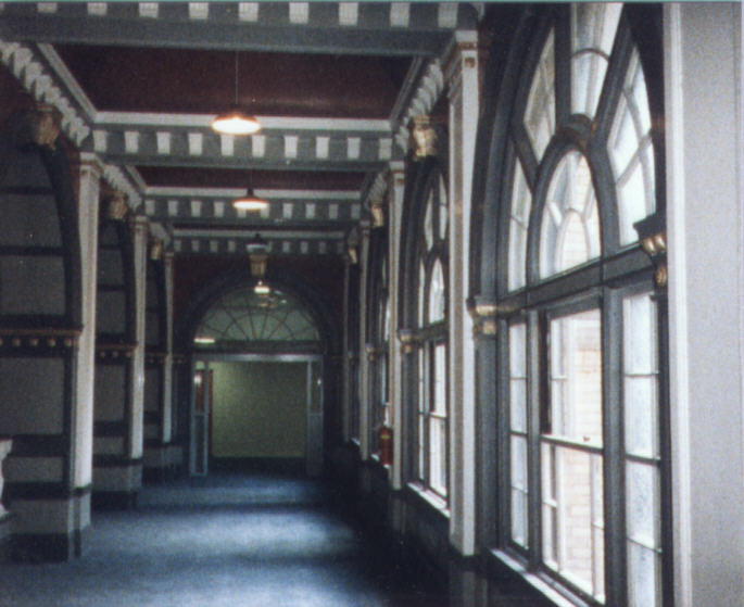 Loge Walk